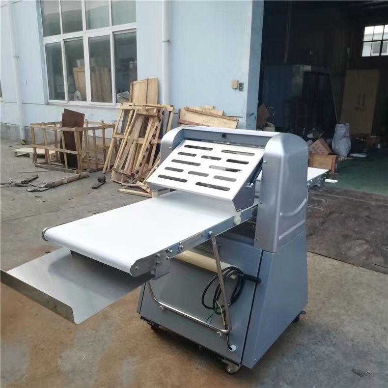 Professional Bakery Kitchen Equipment Automatic Dough Sheeter Puff Pastry Machine