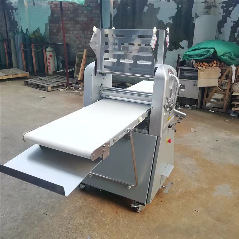 Professional Bakery Kitchen Equipment Automatic Dough Sheeter Puff Pastry Machine