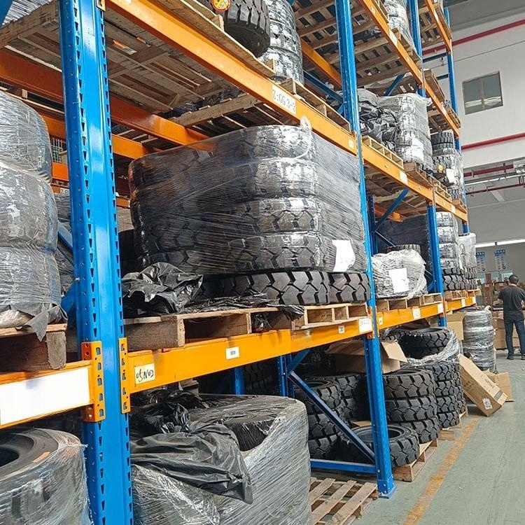 Tyre 18-C8900HB solid tyres for forklifts