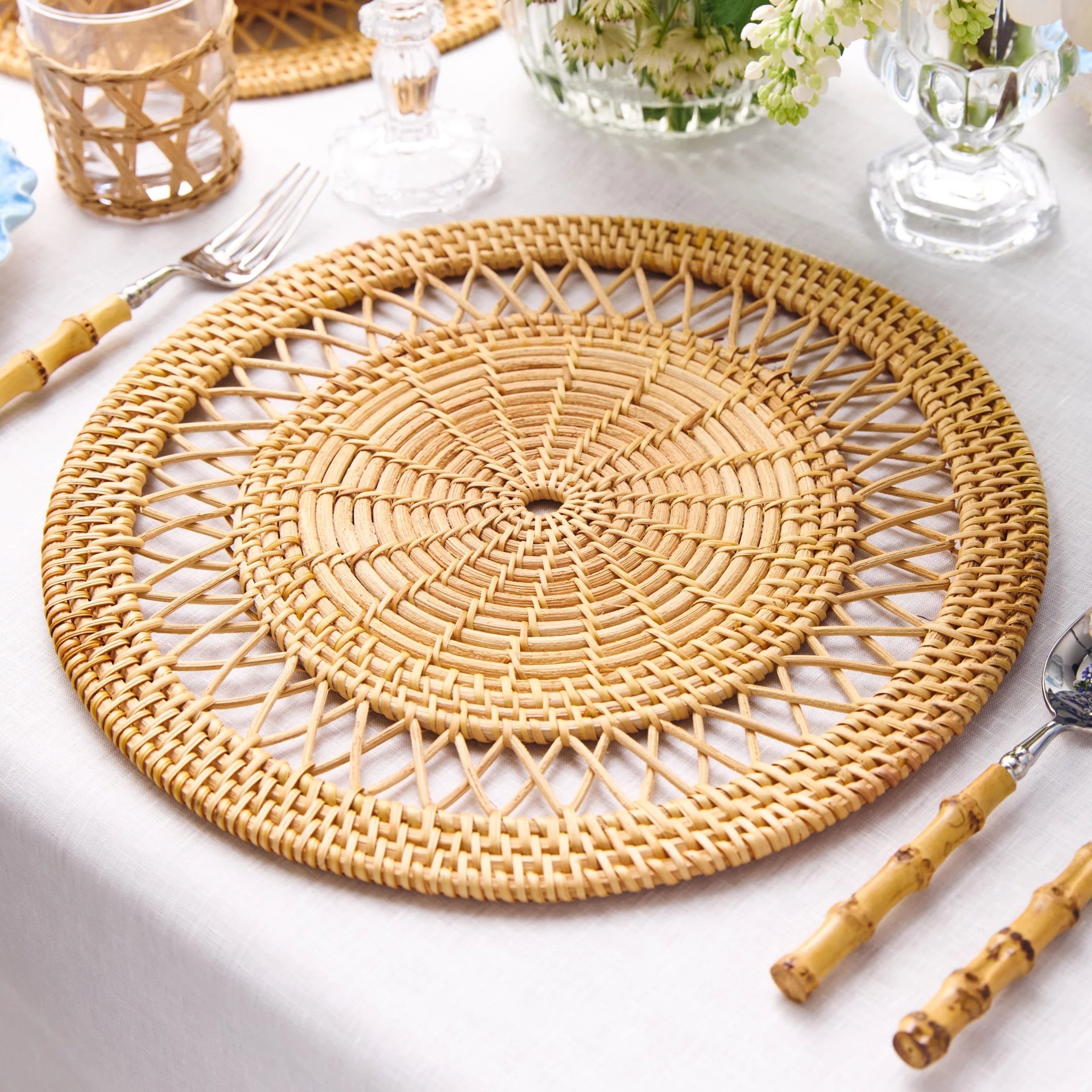 Sustainable hand woven rattan placemat set dish cup plate decor pads table decorate supplies Biodegradable rattan charger plate