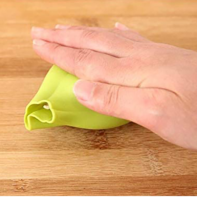 Kitchen Tool Odor Free Garlic Cloves Peeler Skin Remover Silicone Garlic Peeler Without Smell