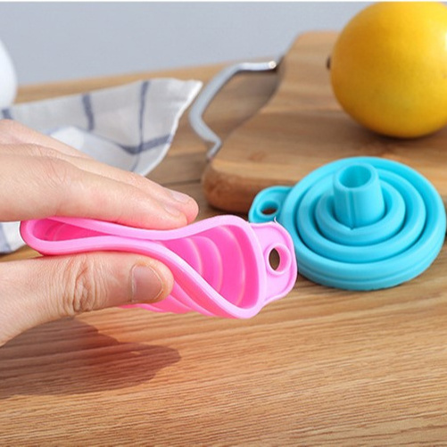 Factory priced Eco Friendly portable silicone funnel for liquids in kitchen and Travel