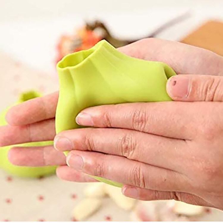 Kitchen Tool Odor Free Garlic Cloves Peeler Skin Remover Silicone Garlic Peeler Without Smell