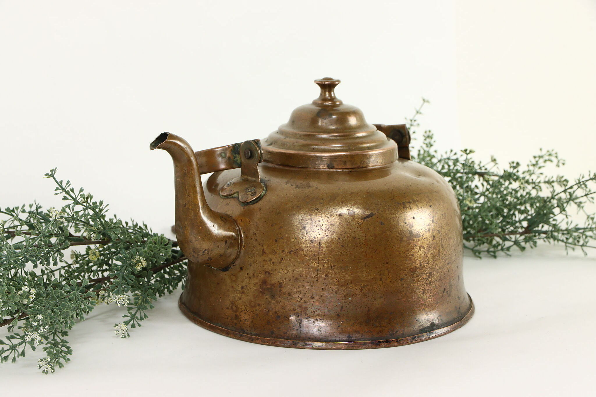 Modern design copper tea kettle teapot for hotel restaurant home kitchenware coffee pot made in India wholesale hot selling 2023