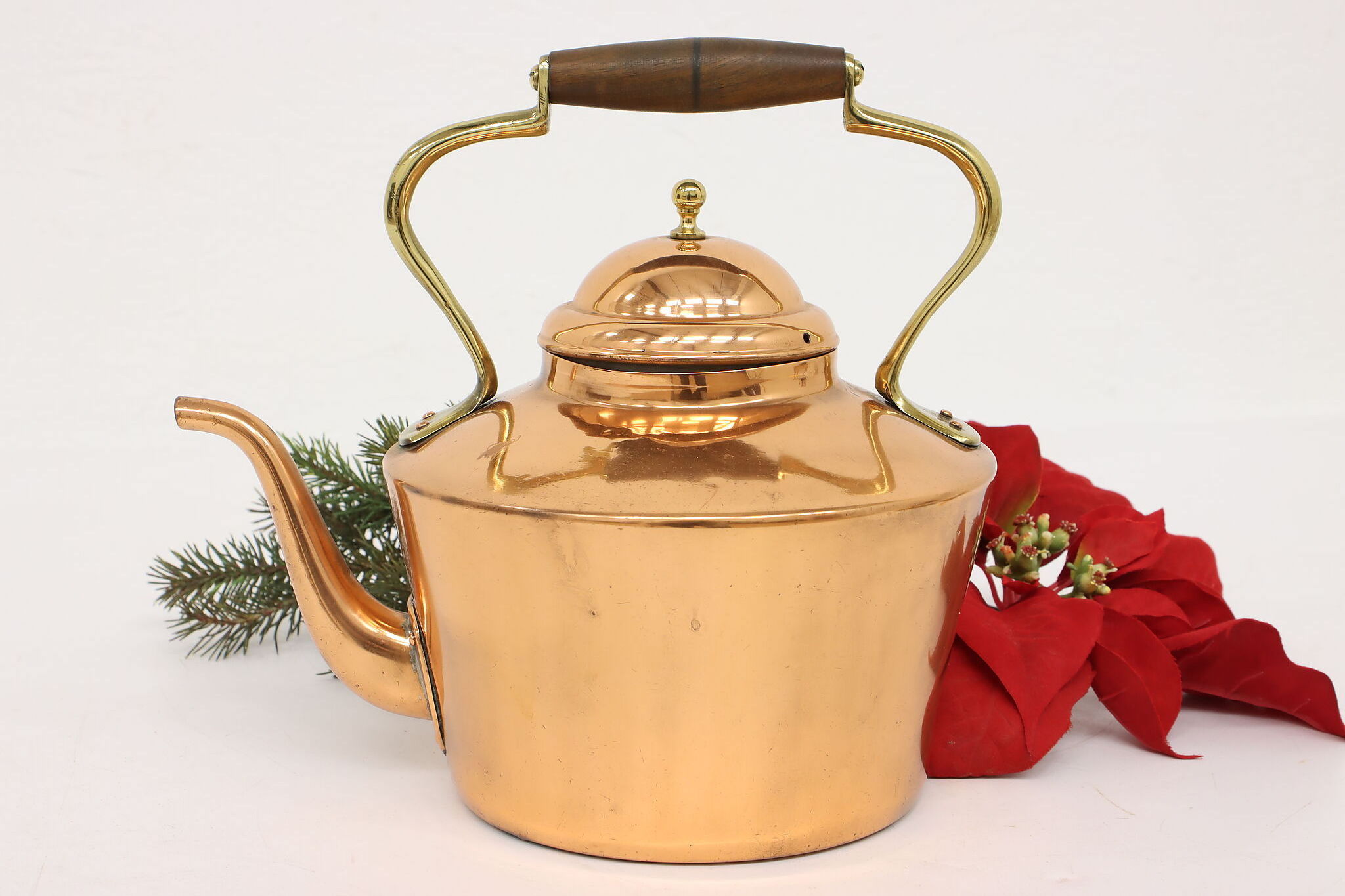 Traditional copper tea kettle brass and walnut handle teapot for hotel restaurant home kitchenware coffee pot made in India 2023