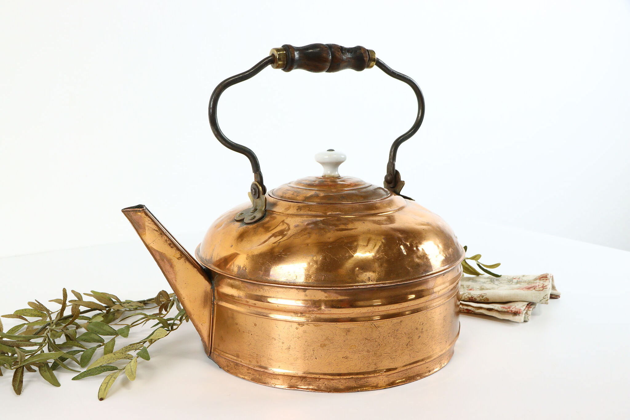 Antique farmhouse tea kettle hand hammered copper teapot for hotel restaurant home kitchenware coffee pot made in India 2023