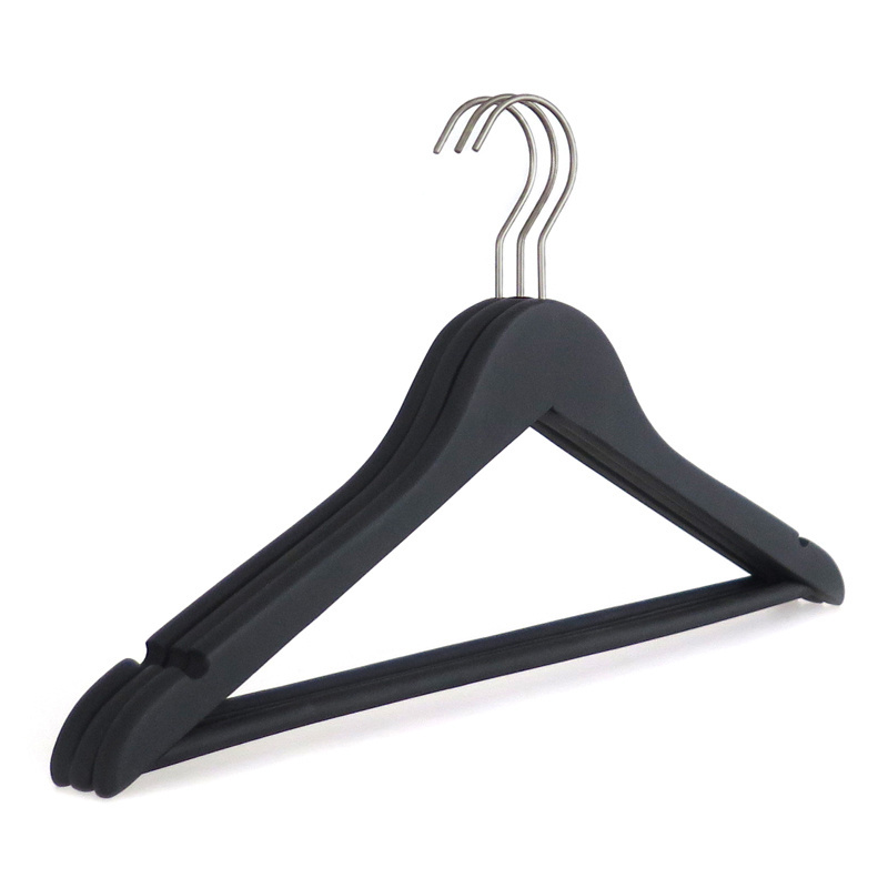 Custom Non-Slip Notches Soft Black Rubber Coated Wooden Suit Clothes Hangers with Bar