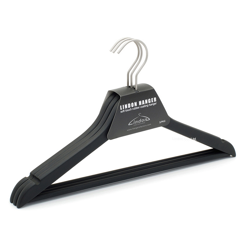 Custom Non-Slip Notches Soft Black Rubber Coated Wooden Suit Clothes Hangers with Bar