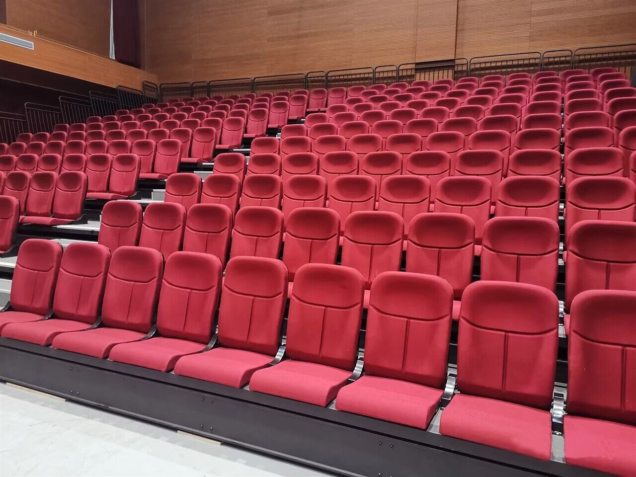 Customized  indoor telescopic seating system Mobile bleachers and stadium retractable seat for sale