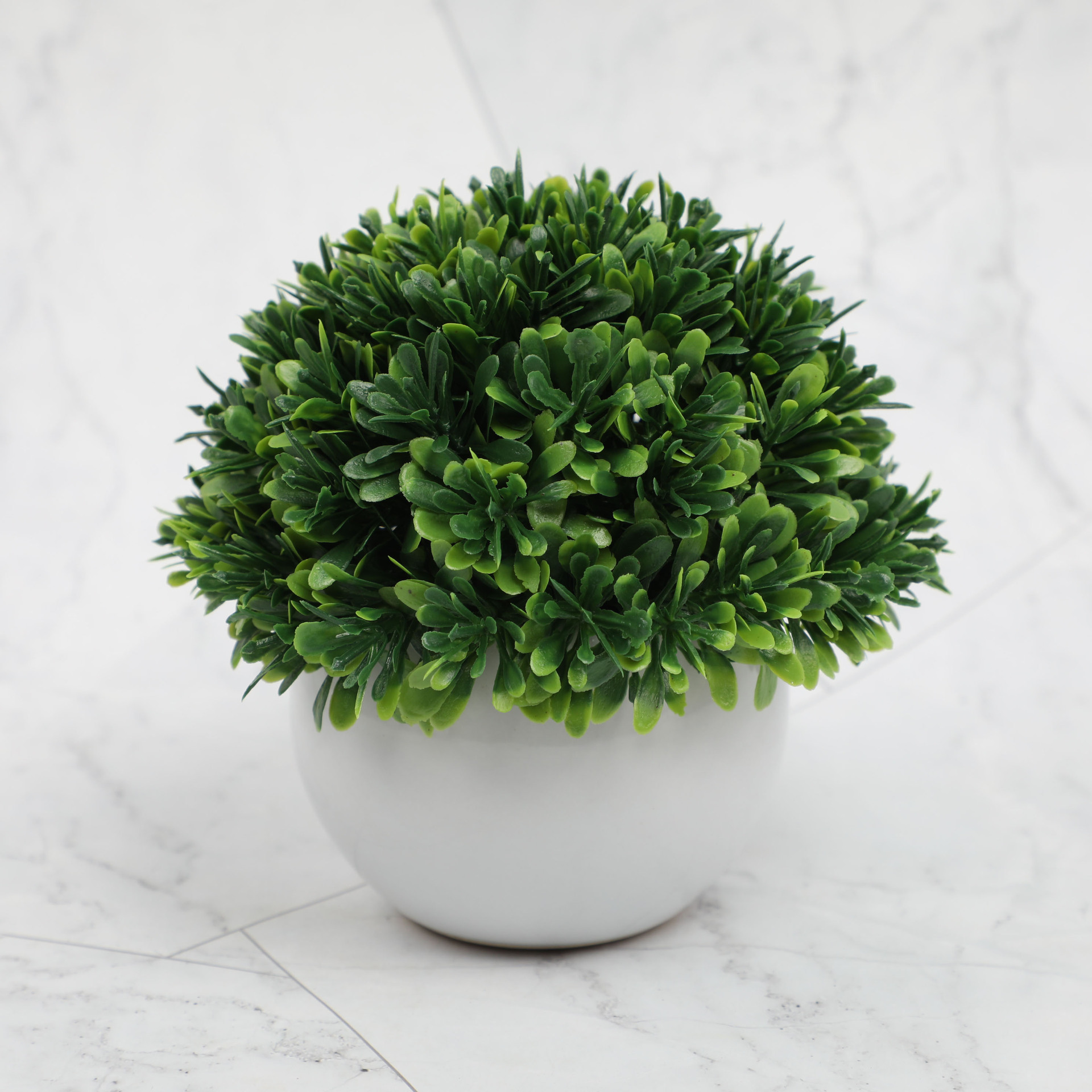 Mini Artificial Potted Plants Shaped Tree Fake Plant Fresh Green Artificial Potted Grass in White Plastic Pot For Home Decor