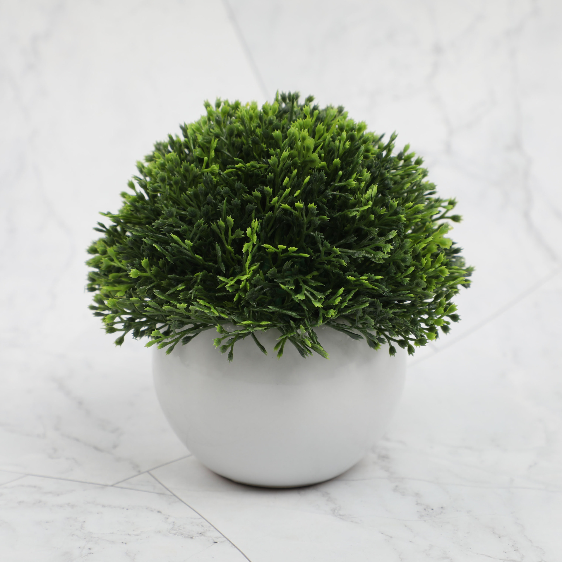 Mini Artificial Potted Plants Shaped Tree Fake Plant Fresh Green Artificial Potted Grass in White Plastic Pot For Home Decor