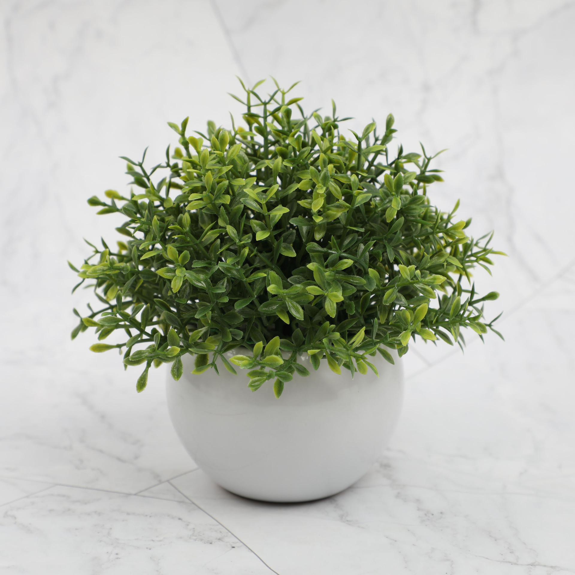 Mini Artificial Potted Plants Shaped Tree Fake Plant Fresh Green Artificial Potted Grass in White Plastic Pot For Home Decor