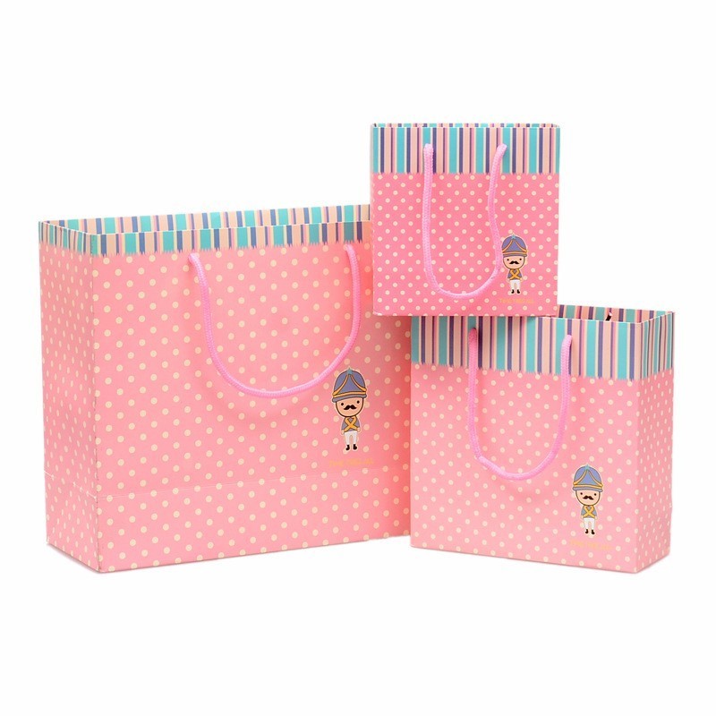 wholesale Manufacturers direct sales of cute cartoon ins wind polka dot small soldier gift bag paper bag