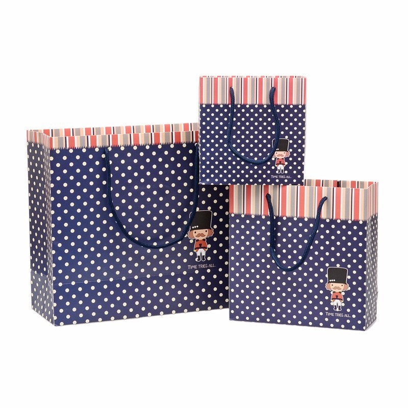 wholesale Manufacturers direct sales of cute cartoon ins wind polka dot small soldier gift bag paper bag