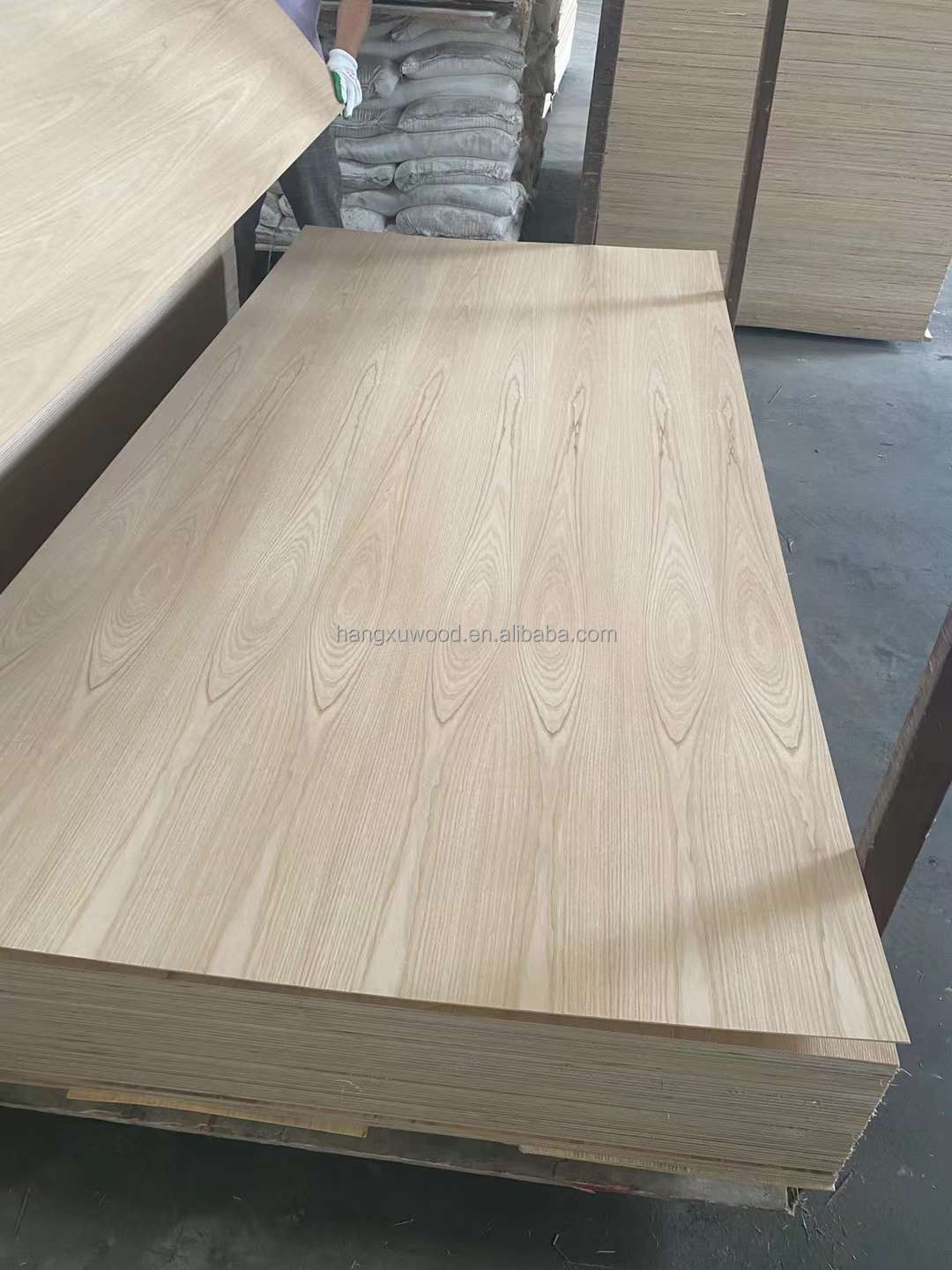 Wholesale Red Oak Plywood sheet 4x8 ft  3mm oak plywood colorful veneer melamine laminated plywood