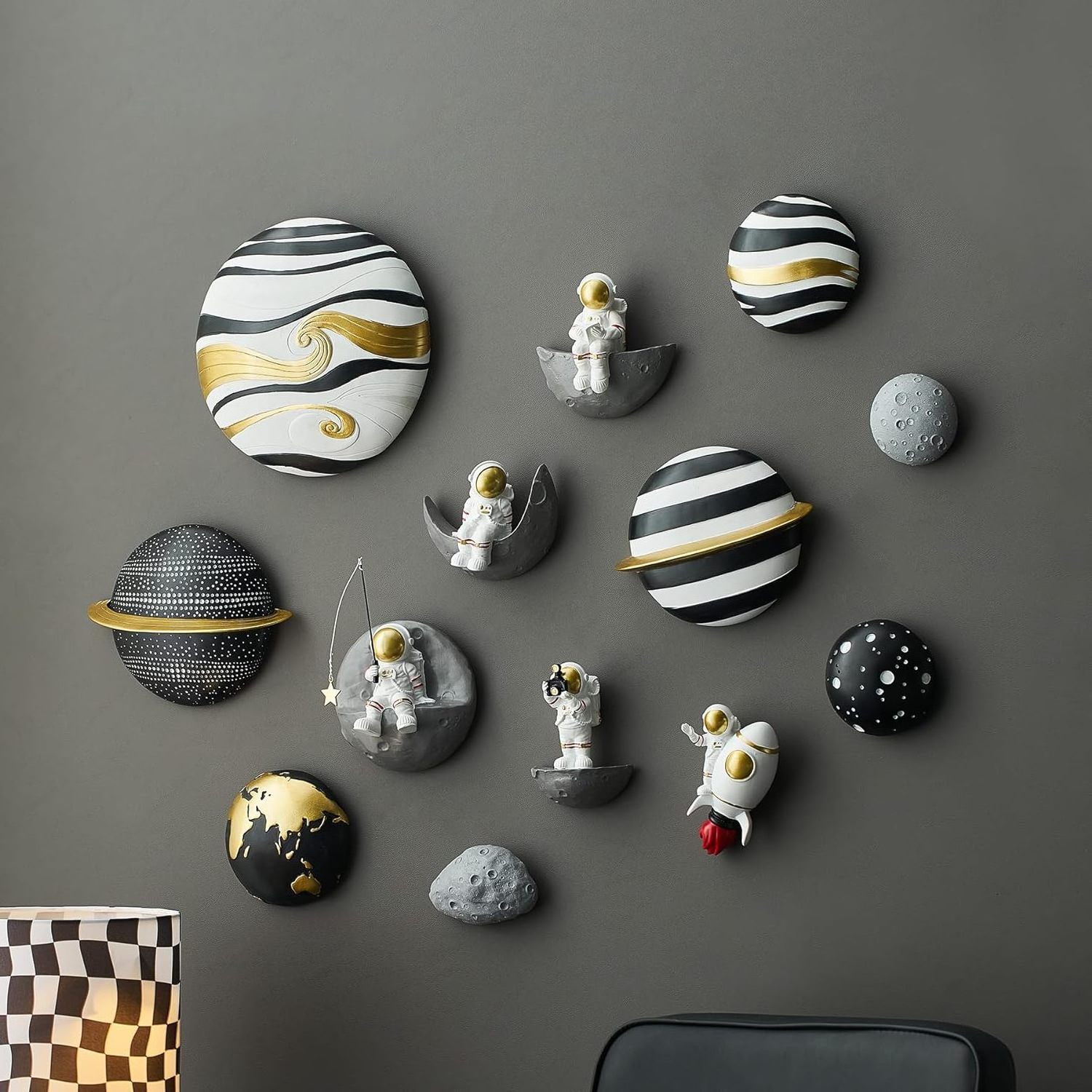 Astronaut Decor 3D Wall Art: Cute Set of 5 Outer Space Theme ations man Sculptures Hanging Room Apartment Classroom Party Nurser