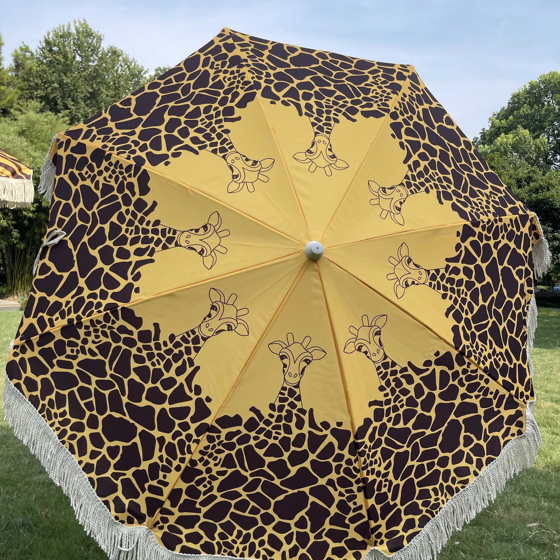 Outdoor advertising umbrella can print pattern long handle can print logo rain wood fringe sun umbrella