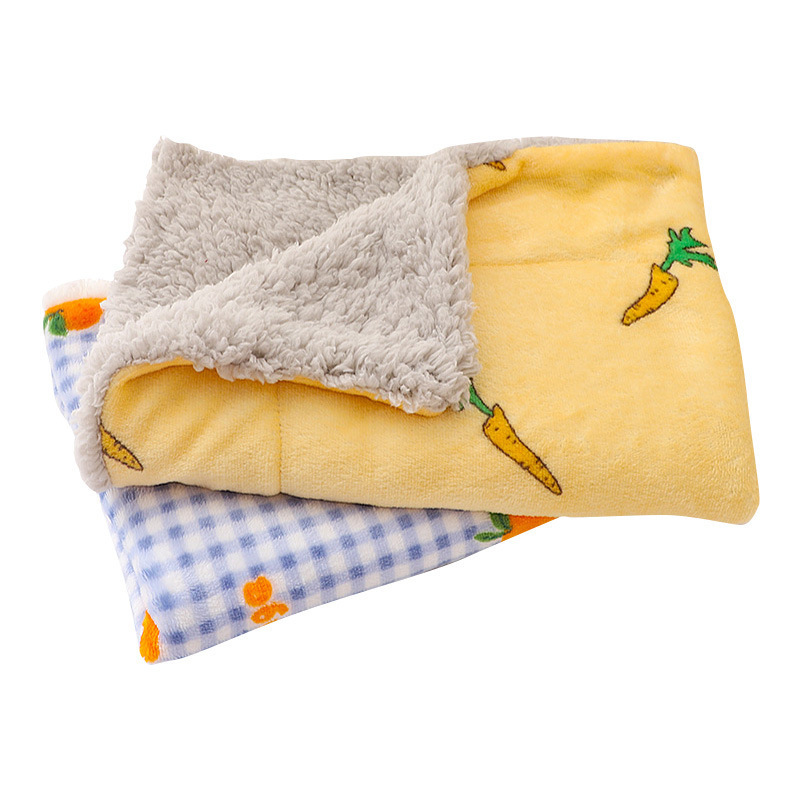 Four Seasons universal puppy sleeping blanket dog pet small dog autumn and winter sleeping blanket winter pet quilt