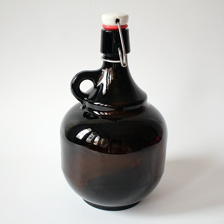 Factory Supplier 2L Amber Empty California  Beer Growler Glass Wine Bottle with Swing Top and Handle