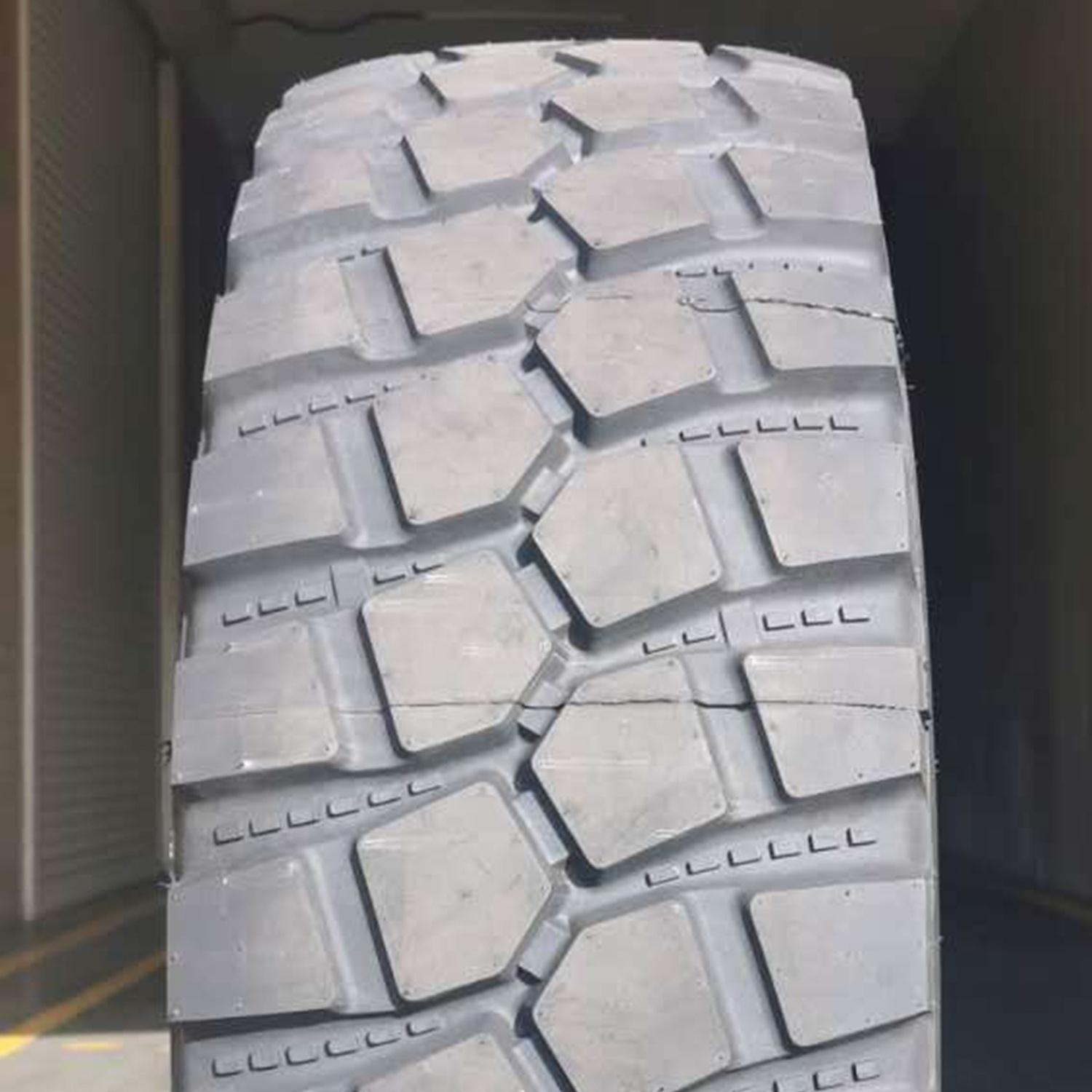 HANMIX Radial Truck Cross Country Tires 16.00R20 425/95R20 OTR Tyre