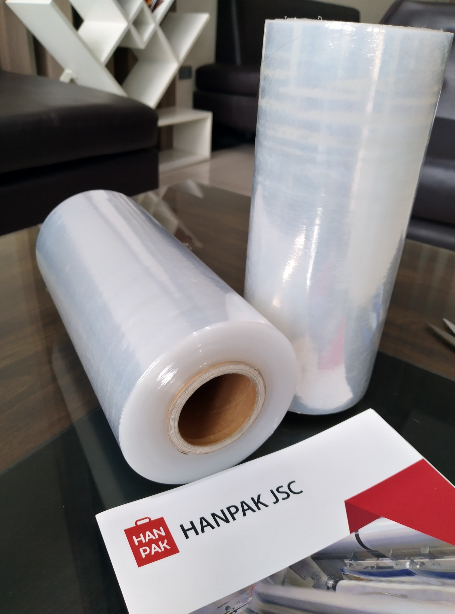 Factory Selling Clear Plastic Film Roll Packing Waterproof PE Stretch Wrap for Logistics Packaging