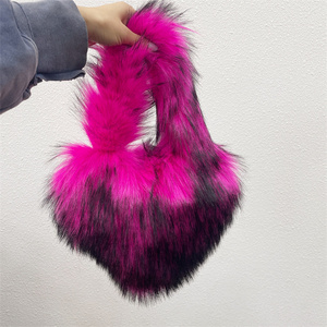 Hot Fashion Girls Heart Shaped Faux Fox Winter Furry Handbag Women Gothic Punk Raccoon Fur Messenger Shoulder Bag