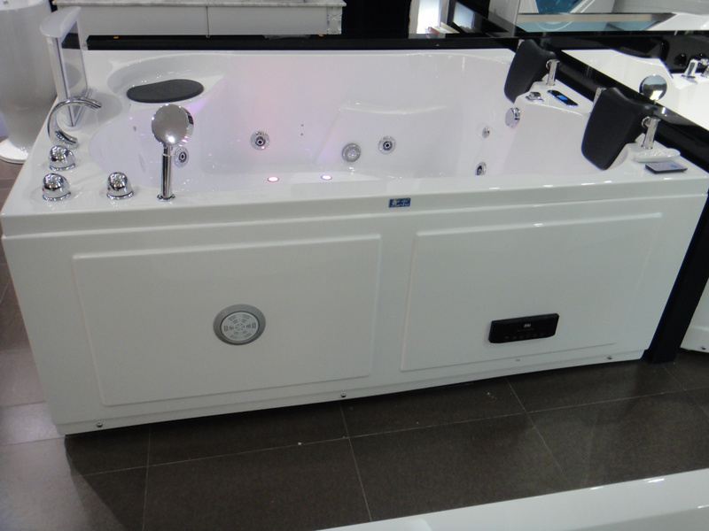 luxury bathtub with TV/ 2 person bathtub with heater/ whirlpool baths