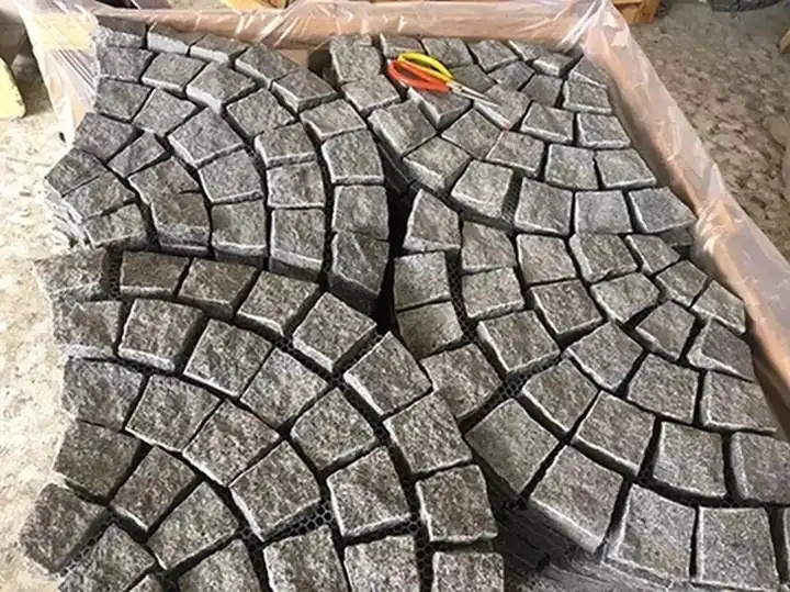 Wholesale Non-Slip Granite Tile Paving Stone Slabs Heat Resistant Small Scale Driveway and Road Block for Outdoor Use