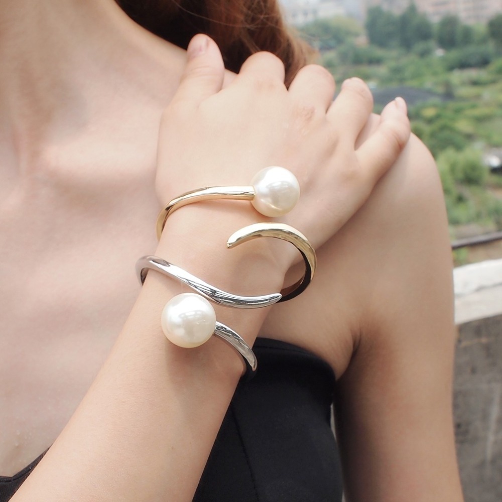 HANSIDON Chic Simulate Pearl Bracelet Cuff Geometric Alloy Handmade Fashion Bracelets Trendy Statement Jewelry Women Bangle