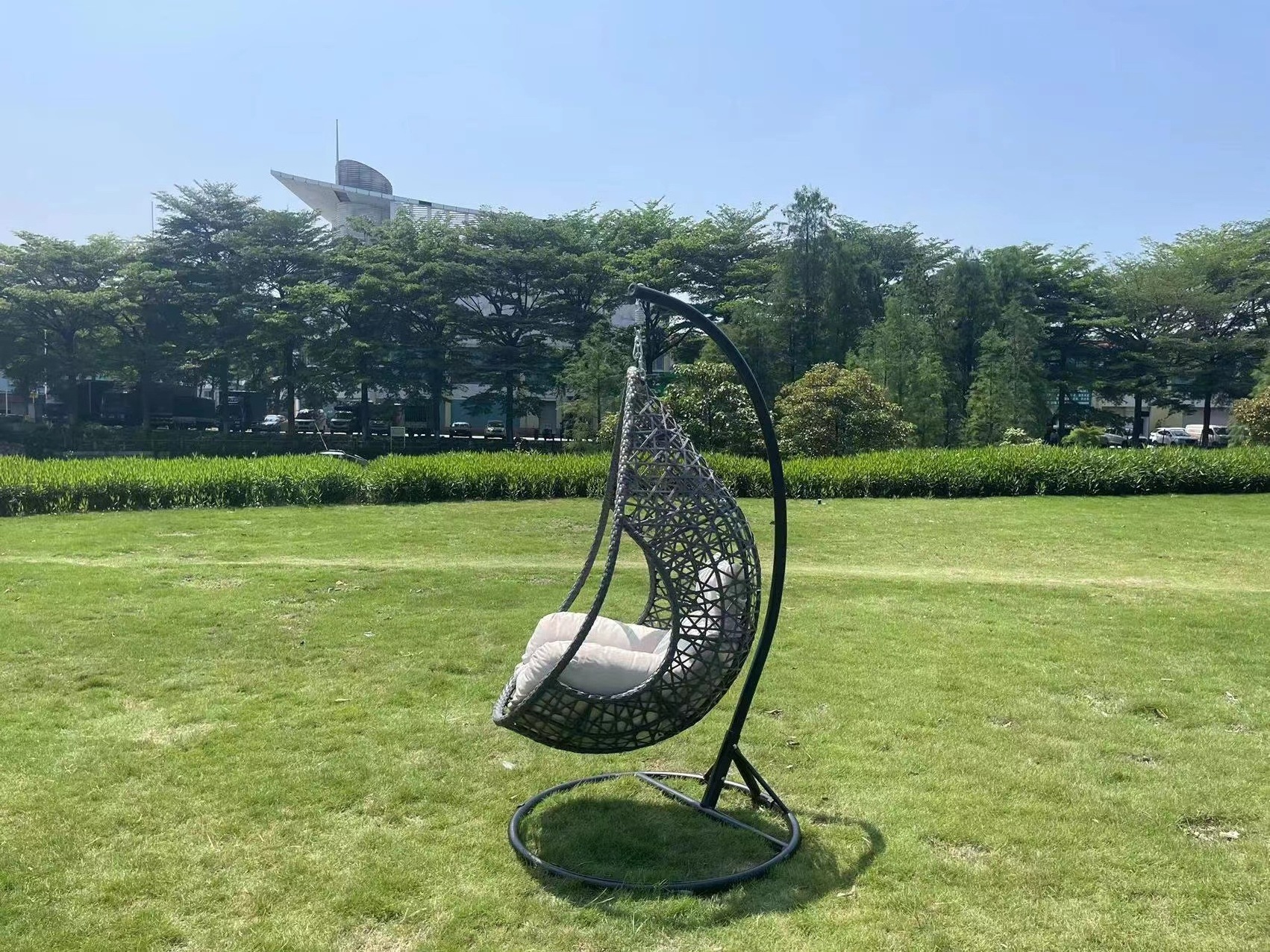 Wholesale Garden Wicker Hanging Chair Outdoor Steel Tube Patio Swings Cover Rattan Swing Chair Kids Indoor Swings Teardrop Chair