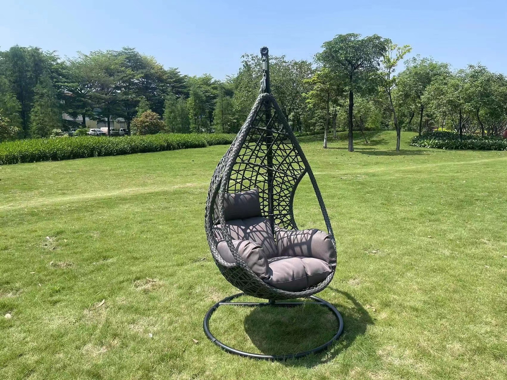 Wholesale Garden Wicker Hanging Chair Outdoor Steel Tube Patio Swings Cover Rattan Swing Chair Kids Indoor Swings Teardrop Chair