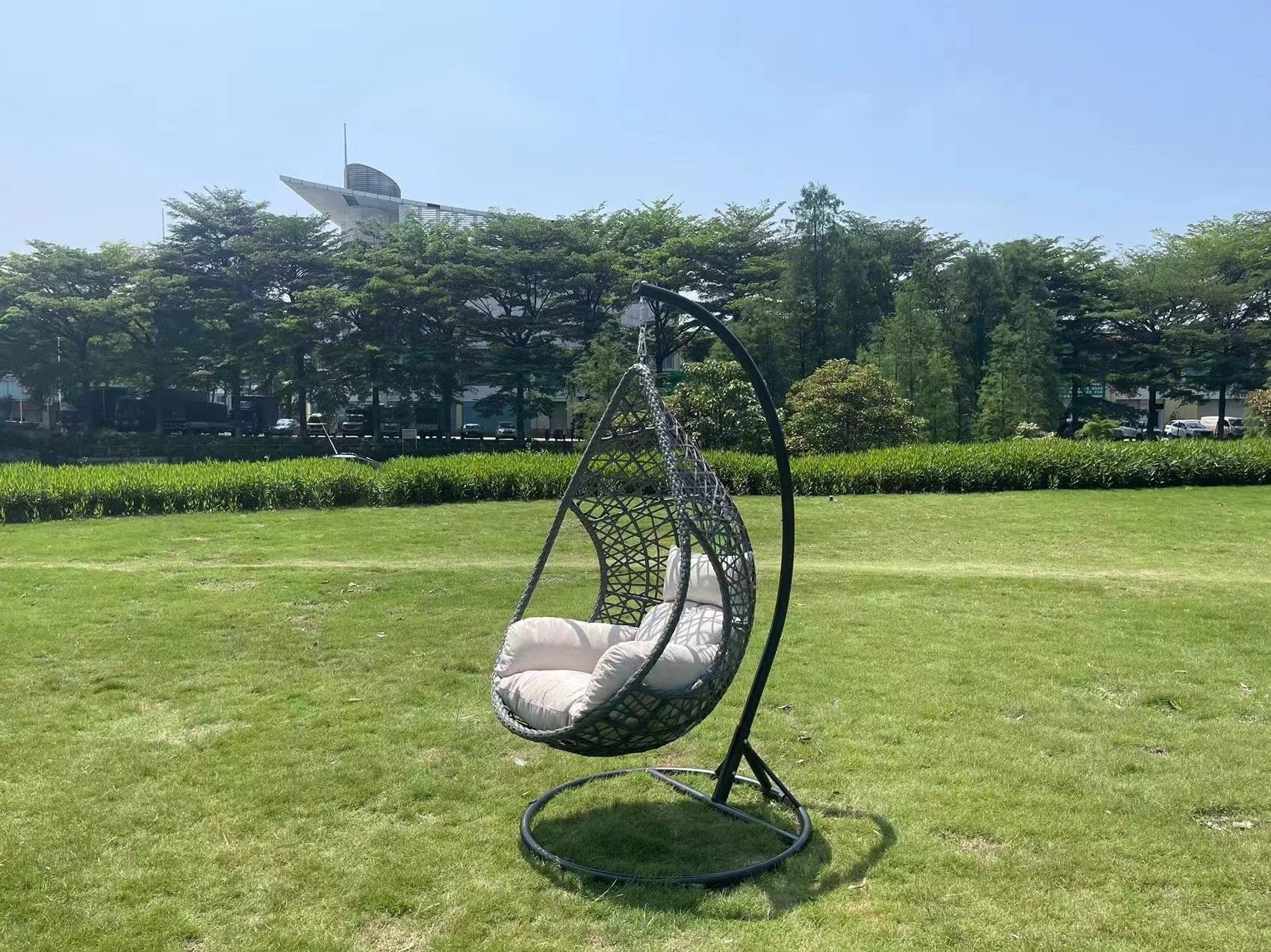 Wholesale Garden Wicker Hanging Chair Outdoor Steel Tube Patio Swings Cover Rattan Swing Chair Kids Indoor Swings Teardrop Chair