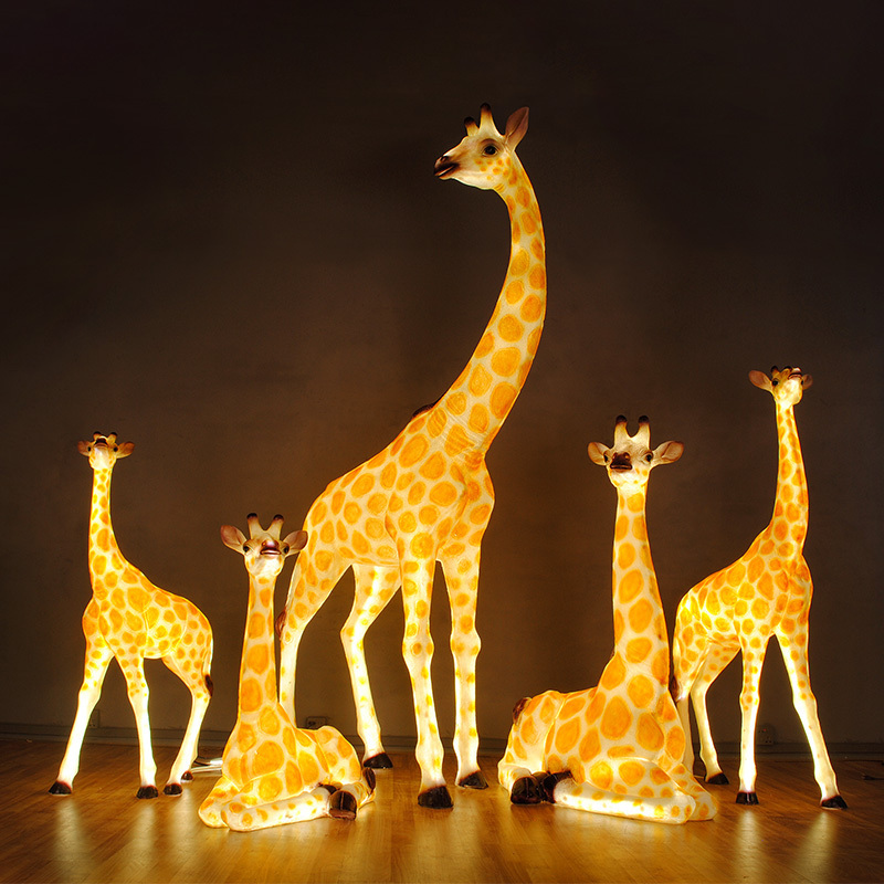 Christmas Theme Adventure Park Decorations Large Resin Animal Giraffe Statues Motif Lights