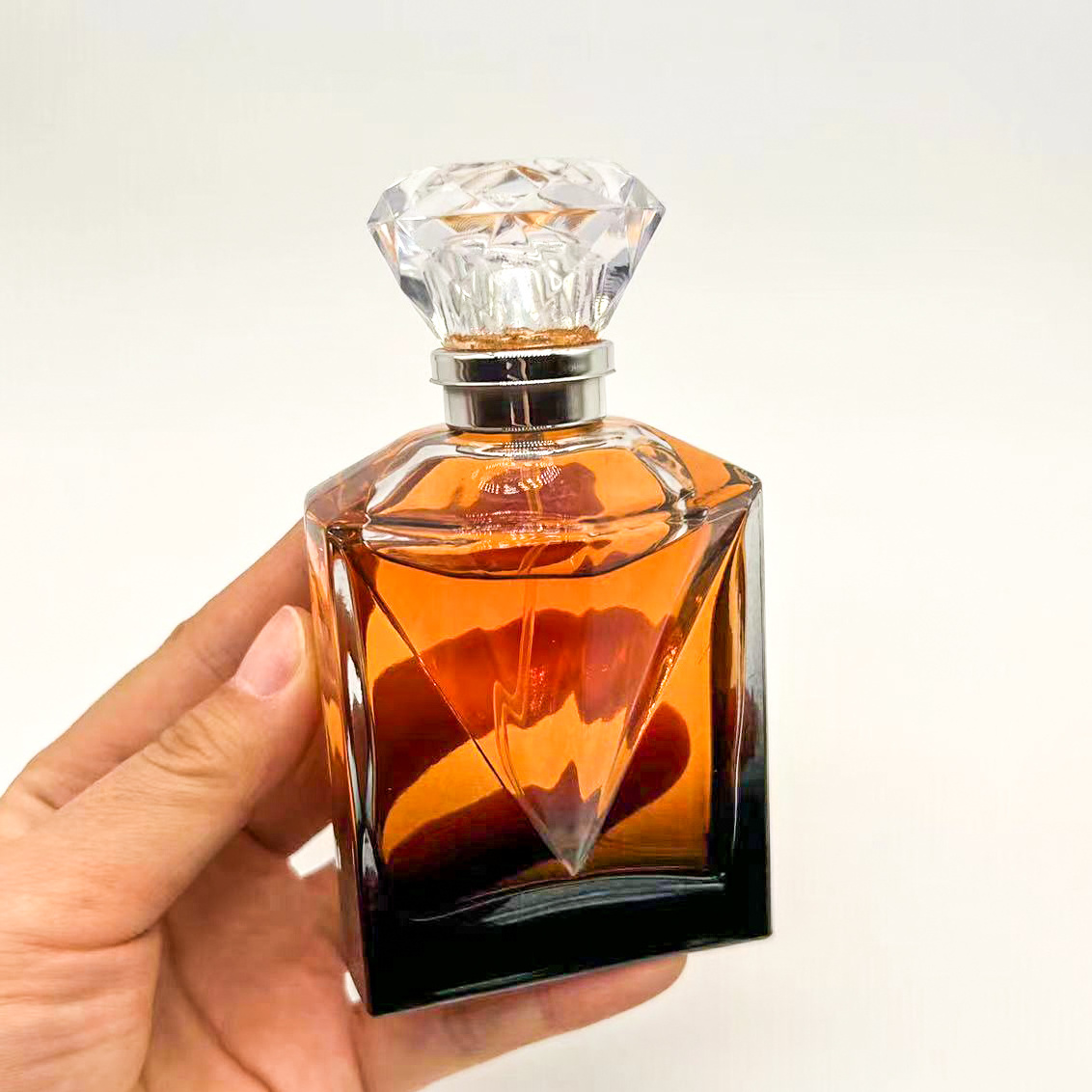 Hot sales factory supplier rhombus and diamond shapePerfume Bottle 30ml 50ml 100ml  Glass Perfume Bottle with high quality spray