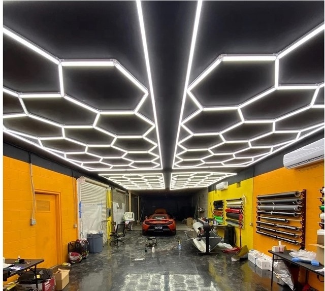 Wire Connection Quality Stable Hexagon Detailing Ceiling Led Lights With 2.4*4.8m Border