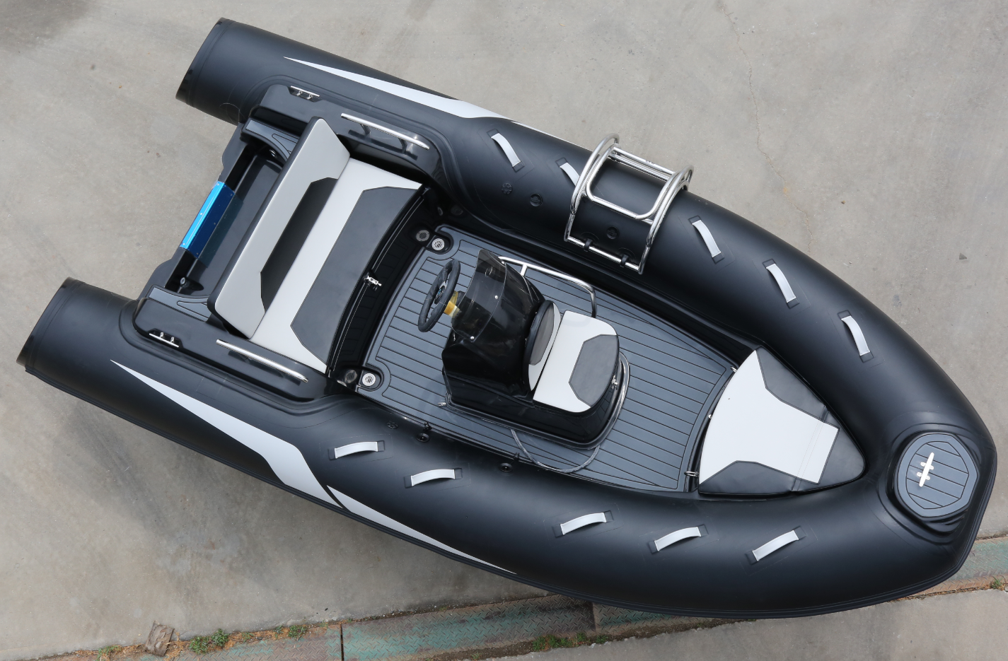 Qingdao Haohai Fiberglass Hull Floor Hovercraft Canoe Fiberglass Pedal Rib Boat For Water Sport