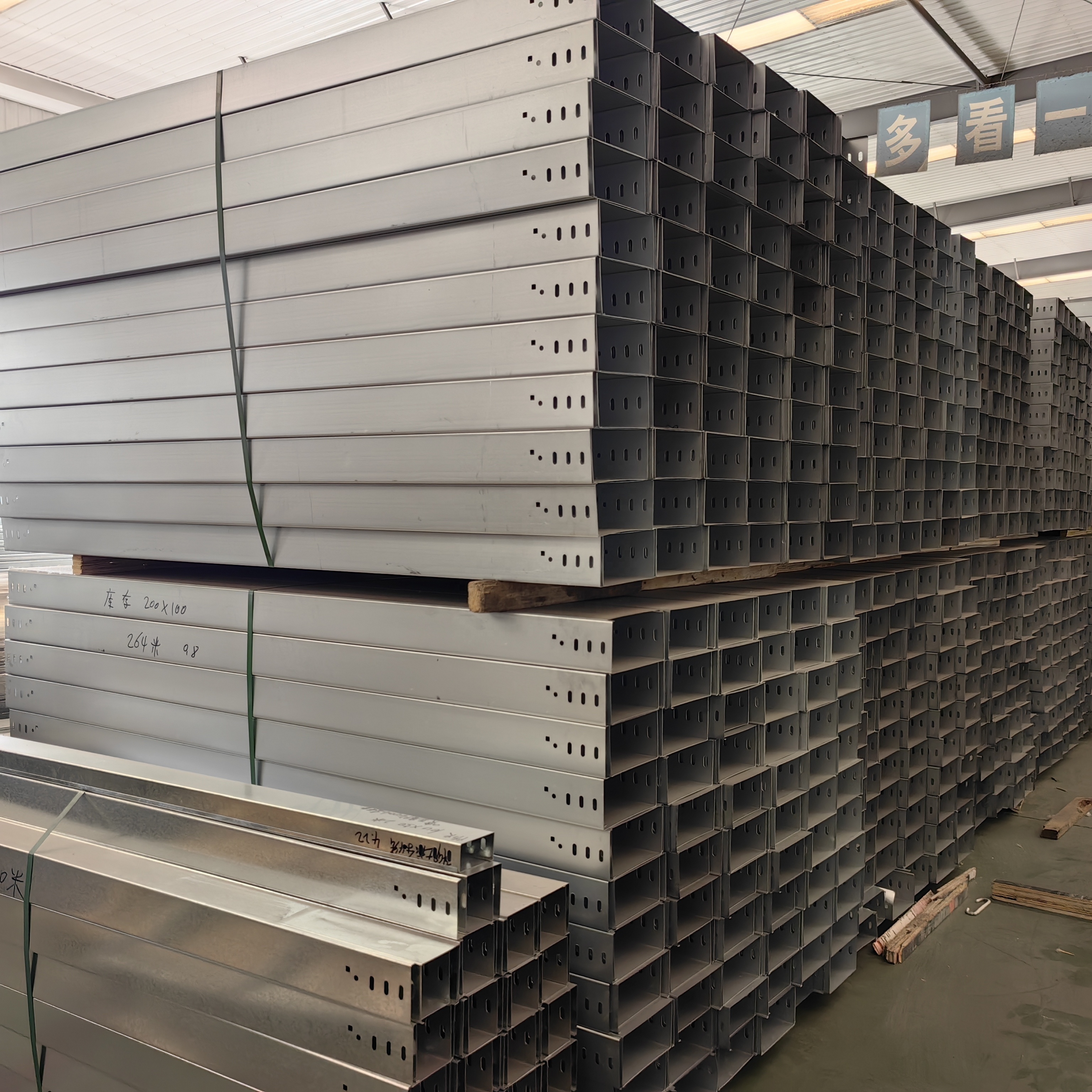 Perforated SS cable tray 201/304/304L/316L Stainless steel cable tray trunking C purlin 200*100 200*150