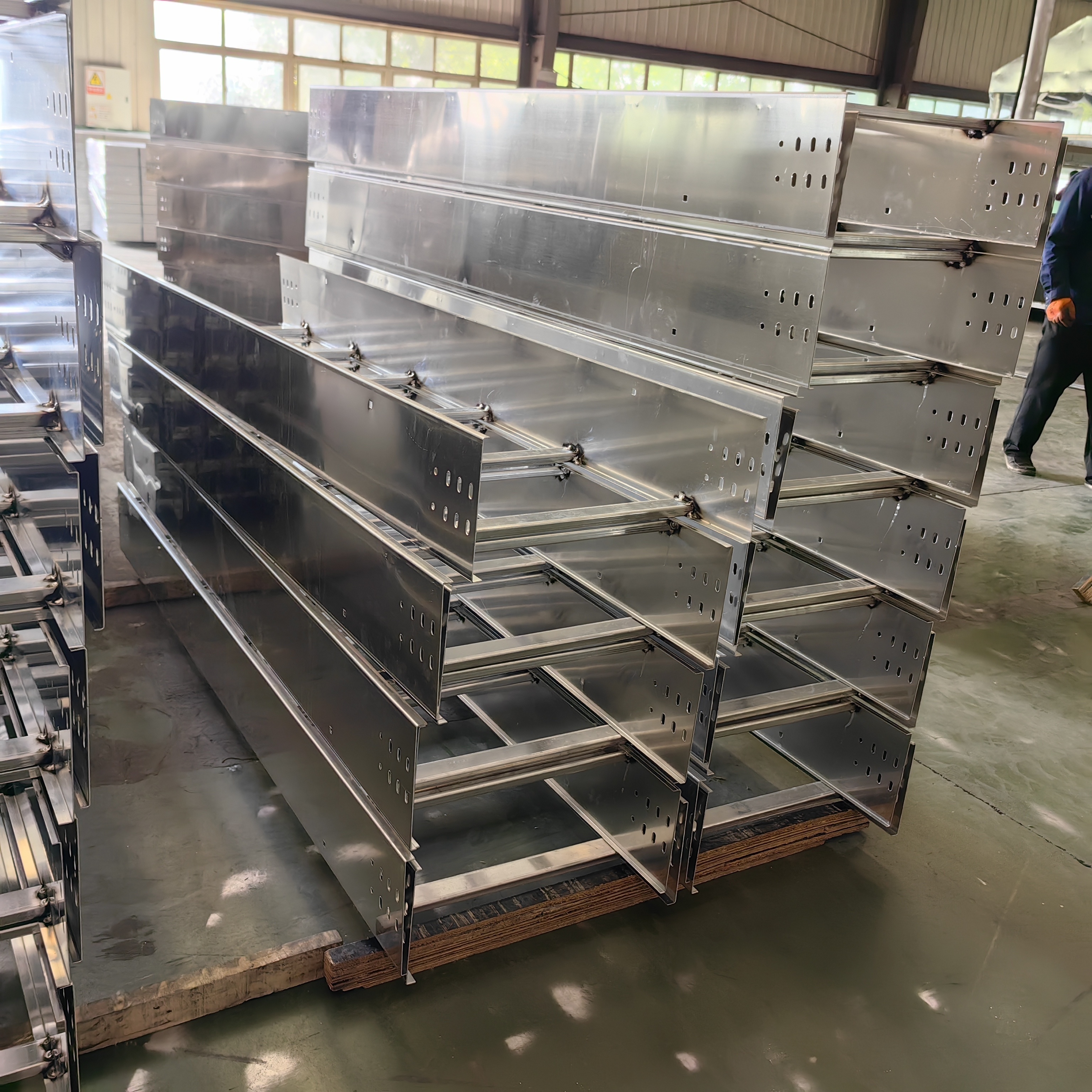 Perforated SS cable tray 201/304/304L/316L Stainless steel cable tray trunking C purlin 200*100 200*150