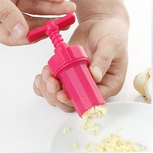 Promotional Plastic Twist Garlic Press/Plastic garlic crusher/garlic squeezer