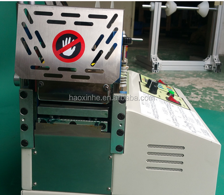 woven label cut and fold machine/automatic label cutting and folding machine