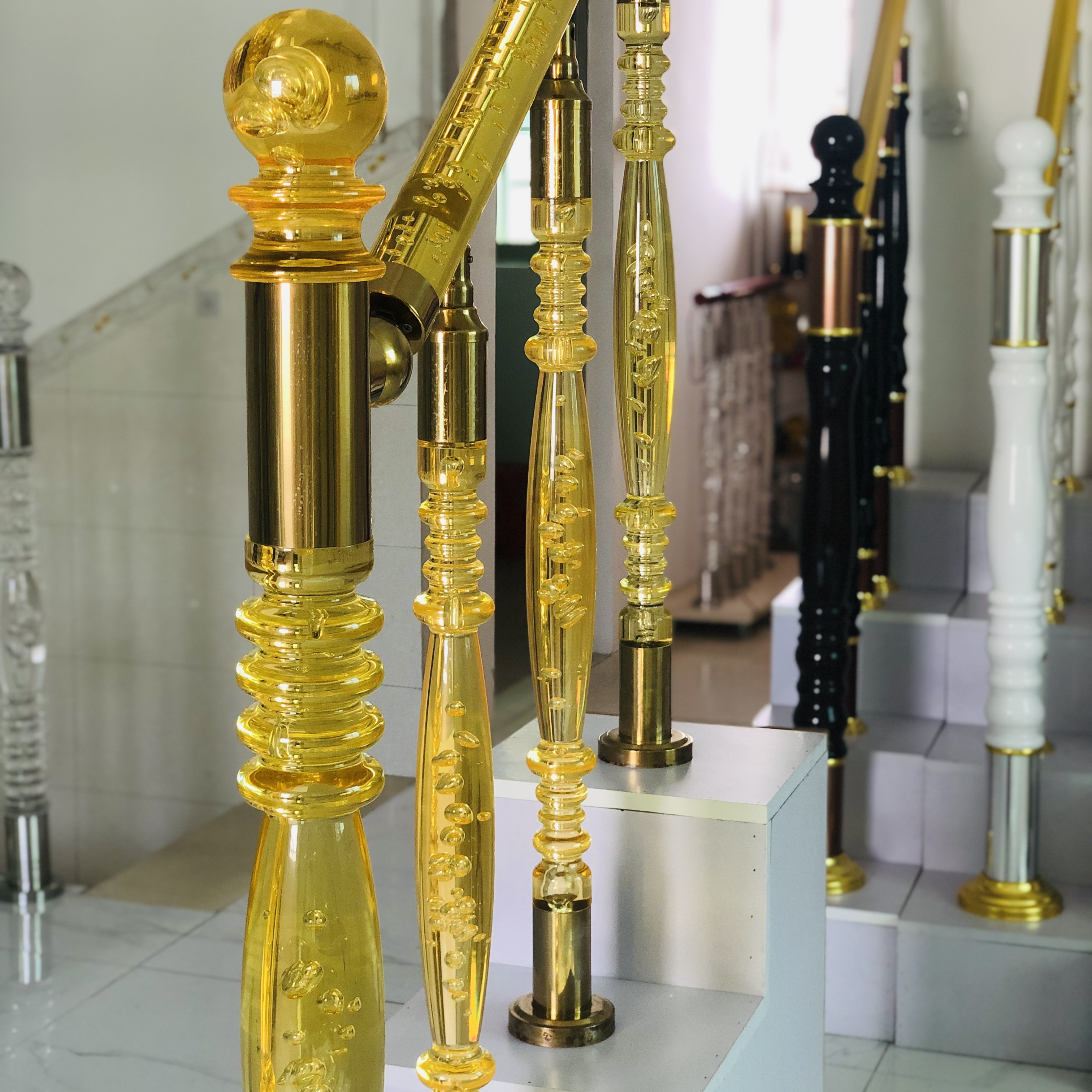 Hoyip Crystal Acrylic Balusters Balustrade Clear Railing Handrail Golden Yellow Stair Decoration column Wholesale