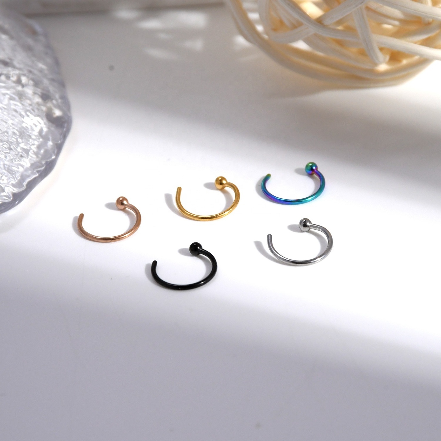 Simple stainless steel false C-shaped opening round ball nose nail eyebrow nail nose ring fashion men and women daily wear