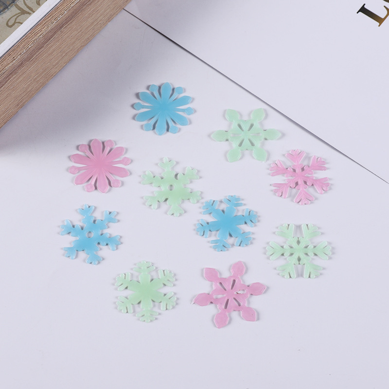 Wholesale Kids Luminous Glow in the Dark Christmas 3D Snowflake Decorative Wall Stickers for Bedroom