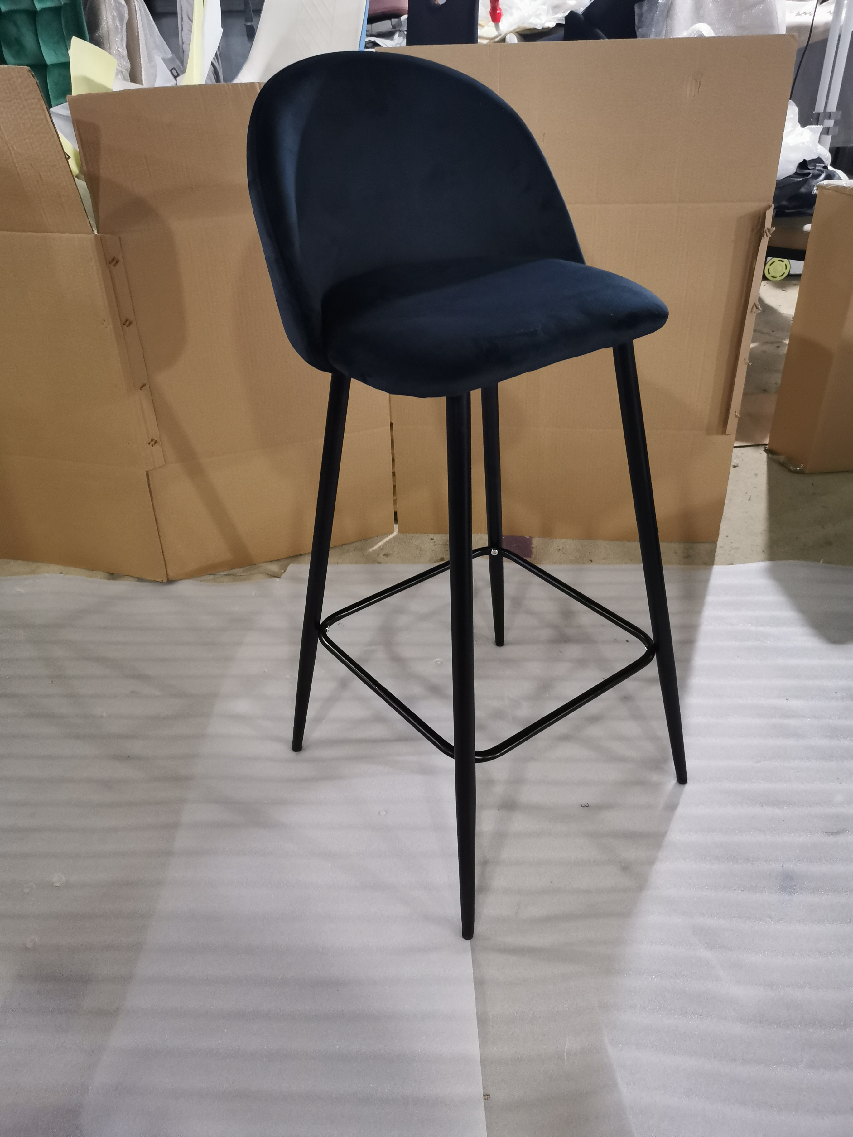 Wholesale Cheap Modern Luxury Fabric Crushed Velvet Covered Kitchen Used Bar Chair Bar Stool With Back for sale HY-BS001