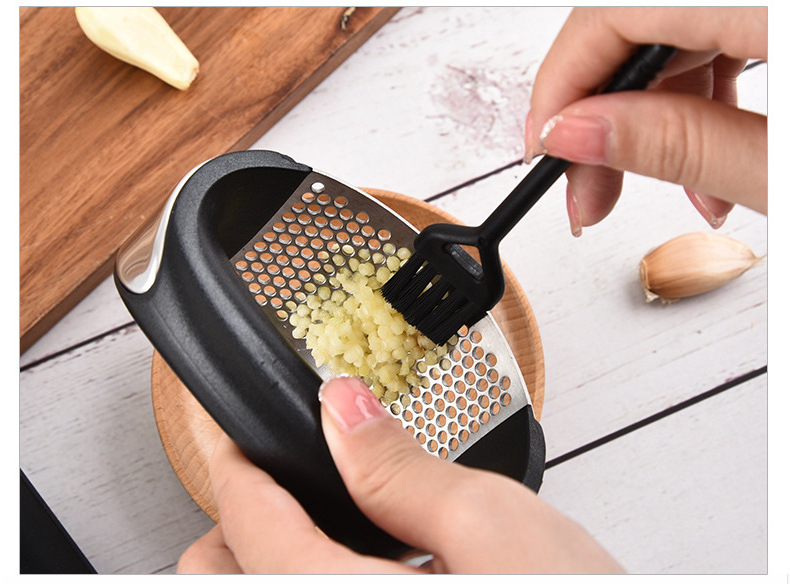 Garlic Crusher Garlice Chopper Grinder Cracker Press Garlic Mincer Set of 3 with Silicone Roller Peeler and Cleaning Brush