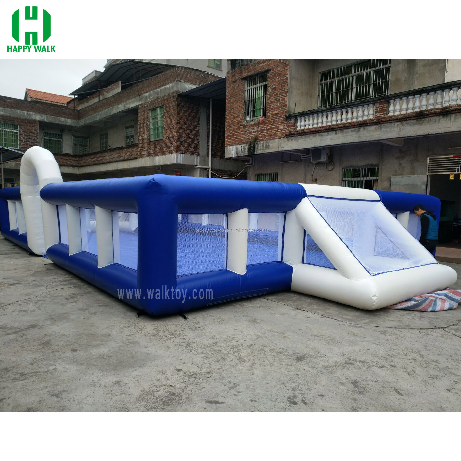 Inflatable soccer field Moving soccer balls into fences Children's soccer fields inflatable