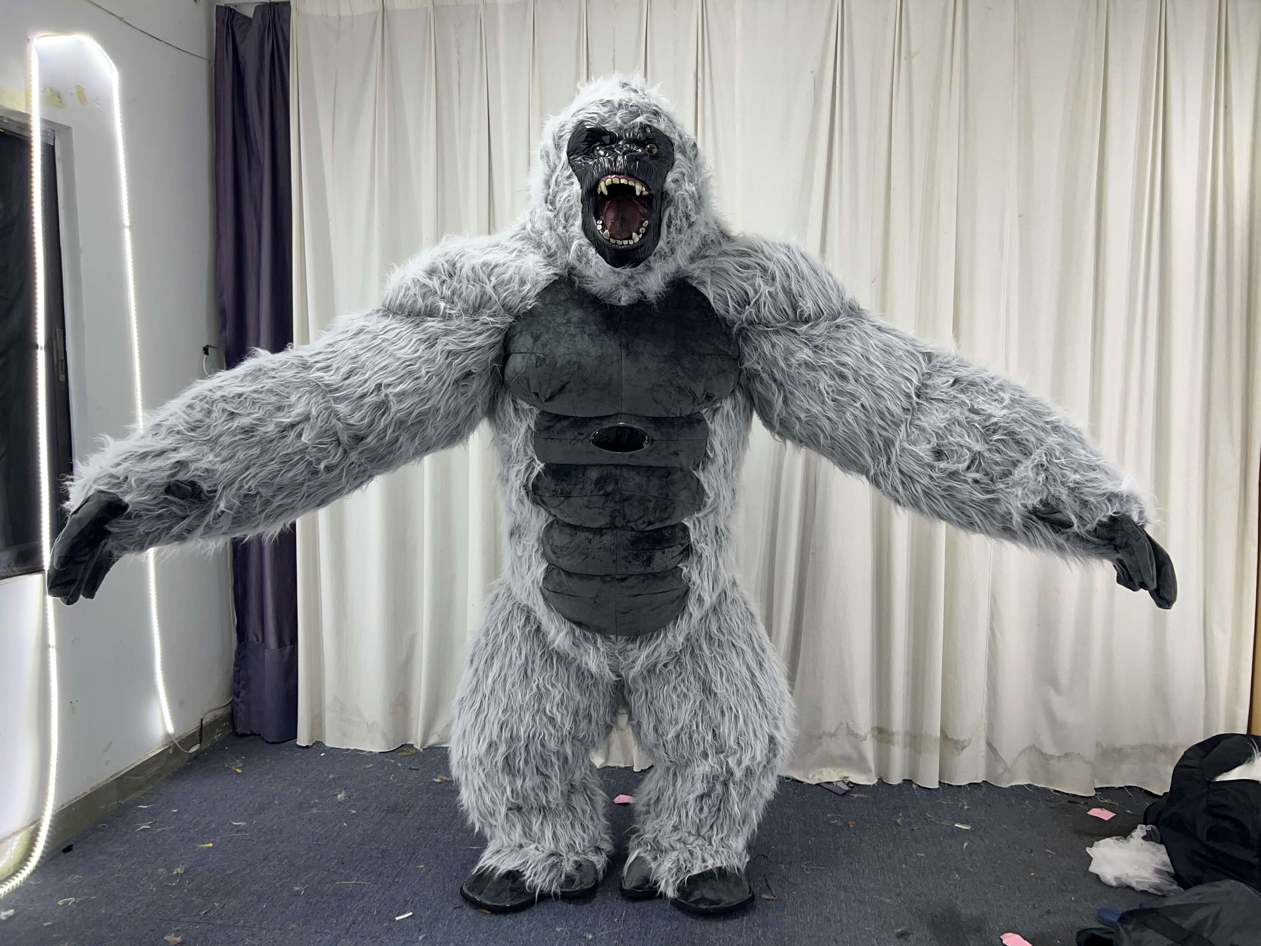 2.6m Inflatable King Kong Gorilla Mascot Costume Custom Anime Cosplay Mascotte for Carnival and Fancy Dress MOQ 1