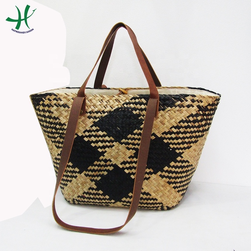 Handwoven New design seagrass bag woven handbag with pom pom/ natural summer straw handbag