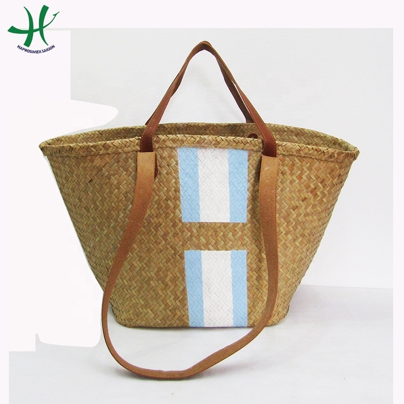 Handwoven New design seagrass bag woven handbag with pom pom/ natural summer straw handbag