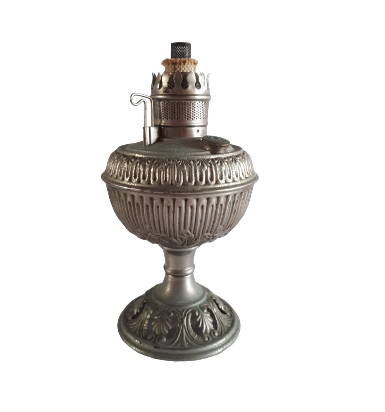 Elegant Or Stylish Brass  And Copper Kerosene Oil Lamp In Durable Material For Garden Or Ship Use Metal Oil Lamps Or Lanterns